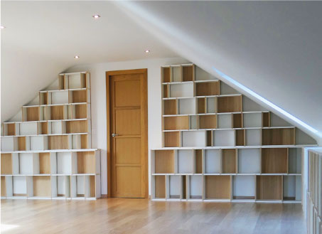 Bookcases under an angle